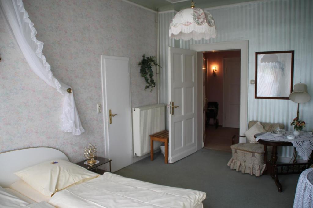 Hotel Villa Koenigin Luise Bad Pyrmont Quarto foto